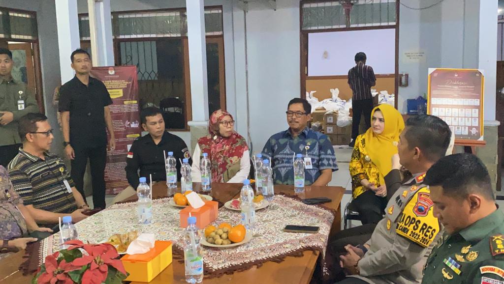BUPATI FADIA DAMPINGI PJ GUBERNUR JATENG KUNJUNGI KANTOR KPU